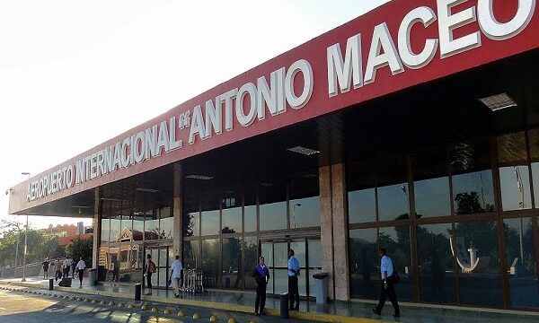 Aeropuerto Internacional Antonio Maceo