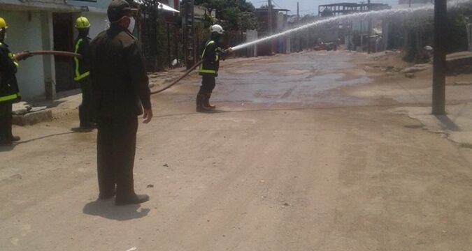 Agua clorada en las calles de Marimón