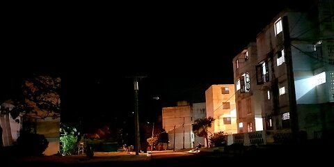 !Quédate en Casa! Versalles después de los aplausos de las nueve de la noche