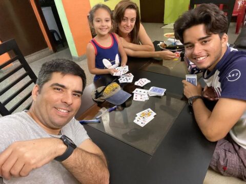 Familia en casa