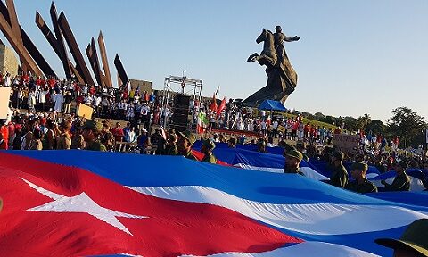 Tradicional desfile por el primero de mayo en Santiago de Cuba. Foto: Santiago Romero Chang