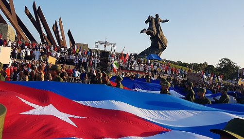 Tradicional desfile por el primero de mayo en Santiago de Cuba. Foto: Santiago Romero Chang