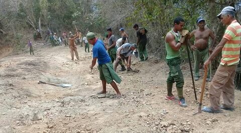 En el municipio Guamá el ejércitro juvenil del trabajo ayuda ala recuperación hidráulica