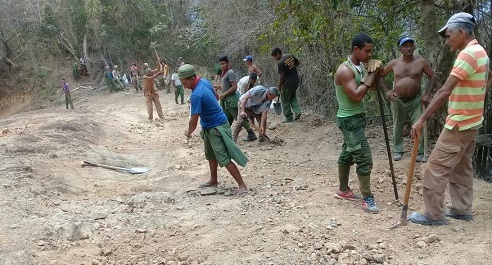 En el municipio Guamá el ejércitro juvenil del trabajo ayuda ala recuperación hidráulica