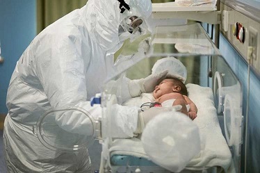 Enfermera en la atención a niño en cuidados especiales