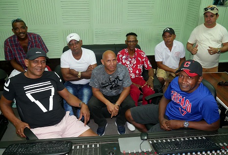 Momento de la grabación del CD “Este es nuestro Changüí”, en los estudios EGREM Siboney de Santiago de Cuba.