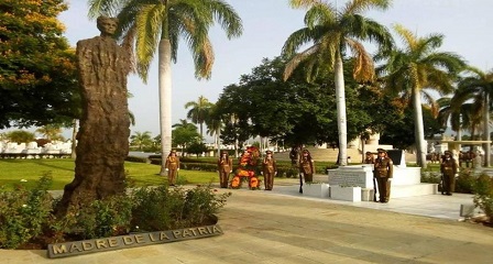 Homenaje de Raúl y del pueblo de Cuba a Mariana Grajales en el Día de las Madres