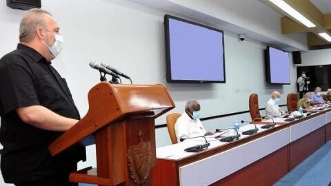 Reunión del Buró Político sobre acciones post-pandemia en Cuba.