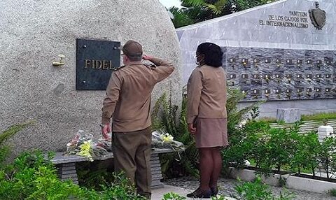 Envía Raúl ofrenda floral a los mártires del 26 de Julio