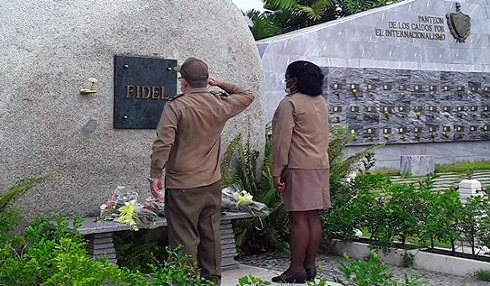 Envía Raúl ofrenda floral a los mártires del 26 de Julio