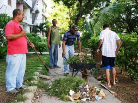 Limpieza, autofocal contra las arbovirosis en Santiago de Cuba.