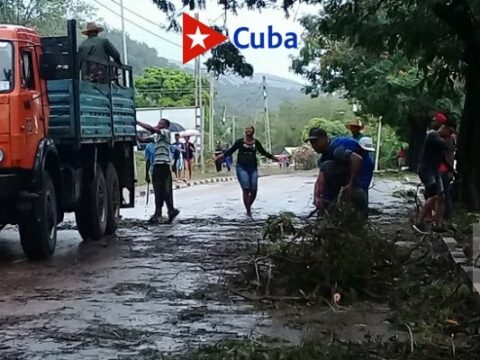 En Guamá se integran fuerzas populares en la recuperación tras la tormenta Laura
