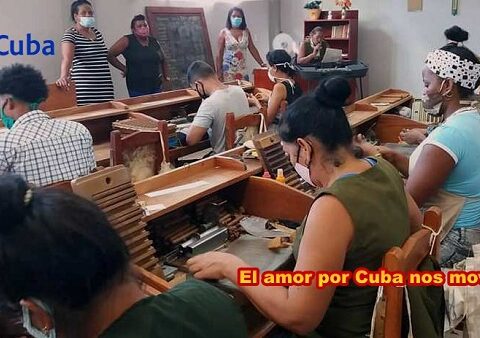 Tabacaleros en Santiago de Cuba m
