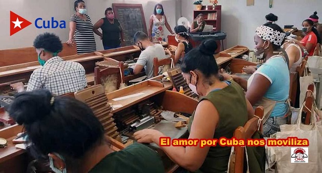 Tabacaleros en Santiago de Cuba m