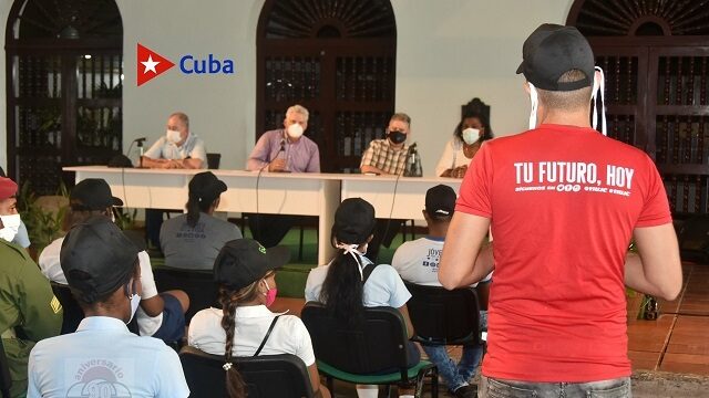 Encuentro de Díaz Canel con jóvenes de Santiago de Cuba. Intercambio abierto en el Complejo Cultural Heredia.
