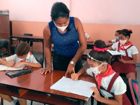 Educación con nasobuco