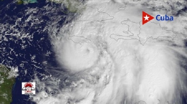 Impresionante amplia banda de nublados con vientos fuertes y pocas lluvias trajo el huracán Sandy. Vista satelital del Leádor. Foto: Santiago Romero Chang