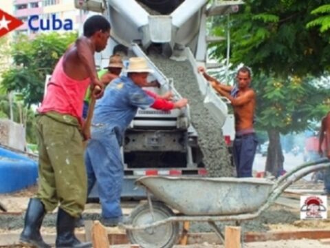 Tras la devastación surgió un amplio movimiento popular por la rehabilitación general de Santiago de Cuba. Foto: Santiago Romero Chang