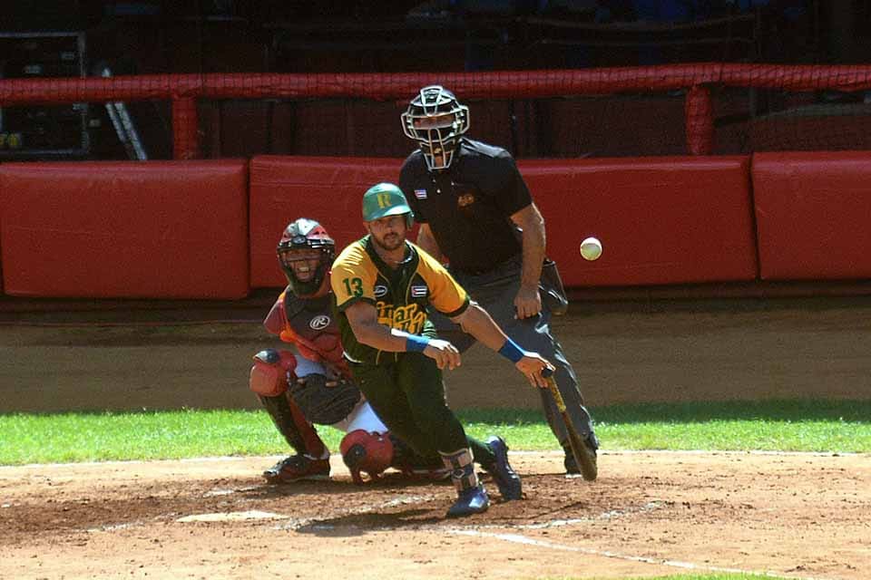 Slugger pinareño impone récord en derby de jonrones del béisbol cubano 