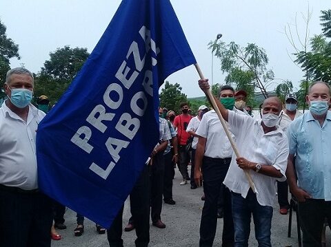 Laboratorio Farmacéutico Oriente recibe Bandera de Proeza Laboral