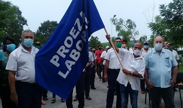 Laboratorio Farmacéutico Oriente recibe Bandera de Proeza Laboral