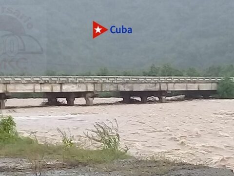 Desde ayer a hoy 103 milimetros de agua en Chivirico. El río Guamá muestra una crecida como hace veinte años atrás.