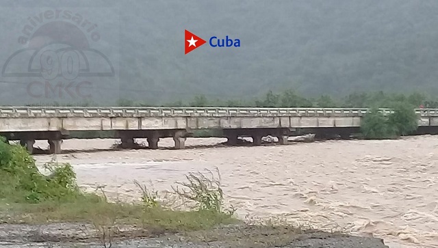 Desde ayer a hoy 103 milimetros de agua en Chivirico. El río Guamá muestra una crecida como hace veinte años atrás.