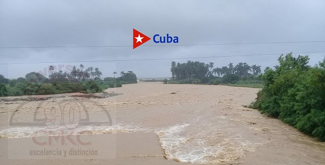 Desde ayer a hoy 103 milimetros de agua en Chivirico. El río Guamá muestra una crecida como hace veinte años atrás.