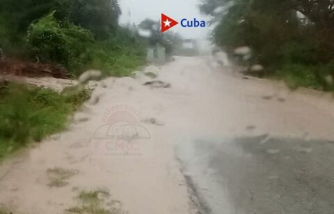 Desde ayer a hoy 103 milimetros de agua en Chivirico. El río Guamá muestra una crecida como hace veinte años atrás.