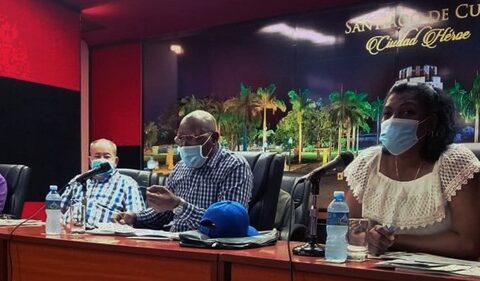 Intercambia Salvador Valdés Mesa en Santiago de Cuba sobre afectaciones por tormenta tropical Eta