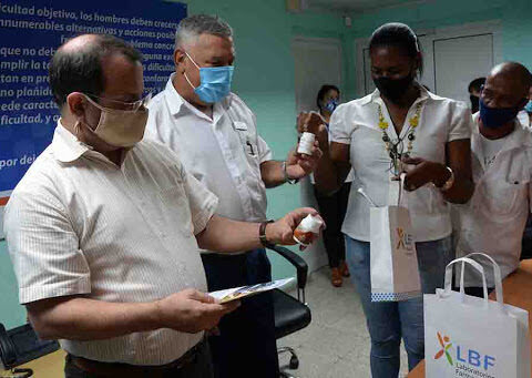 Intercambió Héroe cubano con trabajadores del Laboratorio Farmacéutico Oriente