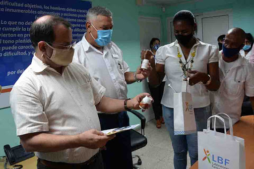 Intercambió Héroe cubano con trabajadores del Laboratorio Farmacéutico Oriente