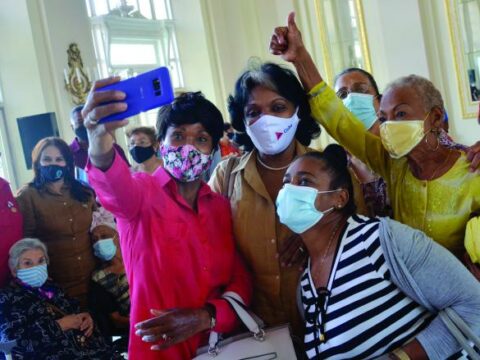 Mujeres cubanas, entre ellas, santiagueras, con historias sorprendentes