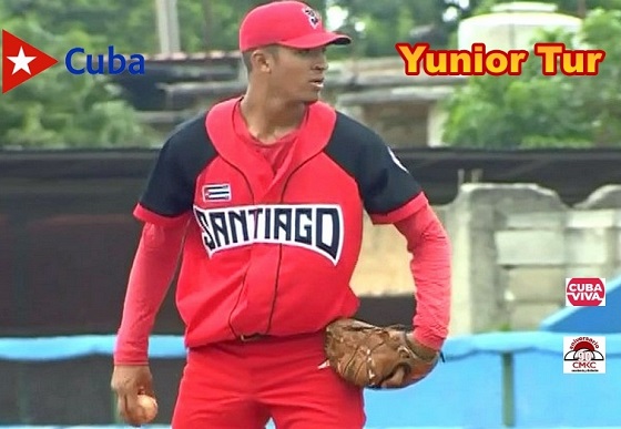 Pitcher Yunior Tur, de las Avispas de Santiago de Cuba