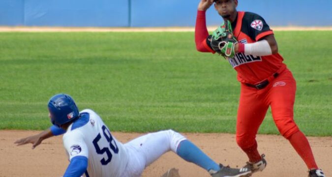 Santiago de Cuba con sus Avispas acaricia boleto de los play offs beisbolero 2021