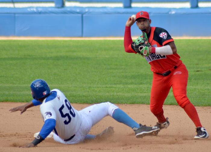 Santiago de Cuba con sus Avispas acaricia boleto de los play offs beisbolero 2021