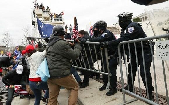 Congreso en caos. Seguidores de Trump irrumpen a la fuerza en el Capitolio mientras los legisladores confirmaban la victoria de Biden.