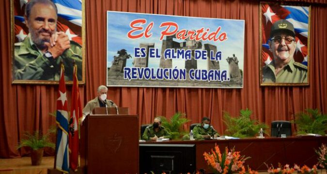 Evalúa presidente cubano ordenamiento y lucha contra la COVID-19 en Santiago de Cuba y Guantánamo