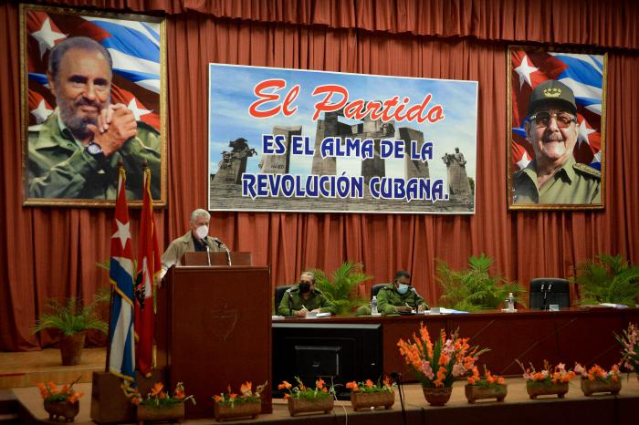 Evalúa presidente cubano ordenamiento y lucha contra la COVID-19 en Santiago de Cuba y Guantánamo