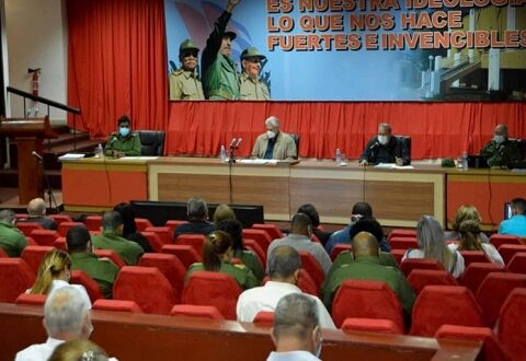 Evalúa presidente cubano ordenamiento y lucha contra la COVID-19 en Santiago de Cuba y Guantánamo