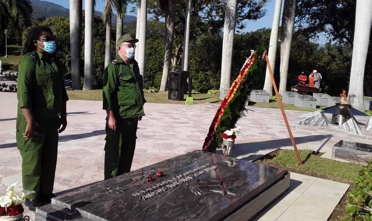 ¡ A ti te recordamos Comandante,Juan Almeida Bosque, porque aquí no se rinde nadie C...!