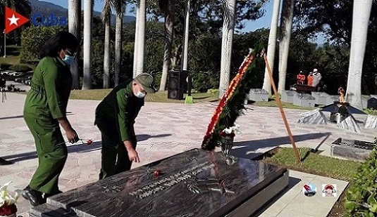 ¡ A ti te recordamos Comandante,Juan Almeida Bosque, porque aquí no se rinde nadie C...!