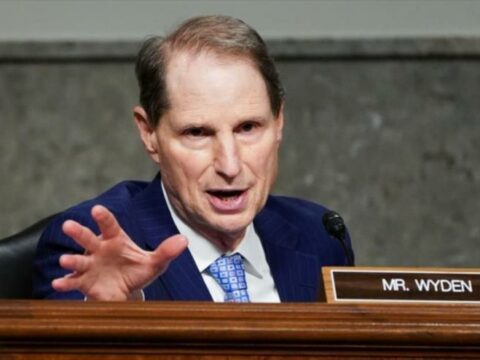 El senador demócrata de EE.UU. Ron Wyden presentó el viernes una iniciativa de ley ante la Cámara Alta para zanjar el embargo norteamericano a Cuba.