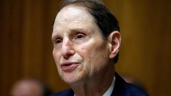 El senador demócrata de EE.UU. Ron Wyden presentó el viernes una iniciativa de ley ante la Cámara Alta para zanjar el embargo norteamericano a Cuba.