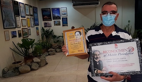 Periodista Camilo González Guerra, Premio de la Radio Gloria Cuadras In Memoriam 2021 y Alto reconocimiento por el ICRT. Foto: Santiago Romero Chang