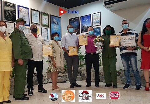 Premios Gloria Cuadras in Memoriam con la dirección máximna del Partido y Gobierno santiagueros. Foto: Santiago Romero Chang