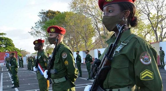 Raúl Castro envía felicitación al Ejército Central en su aniversario 60