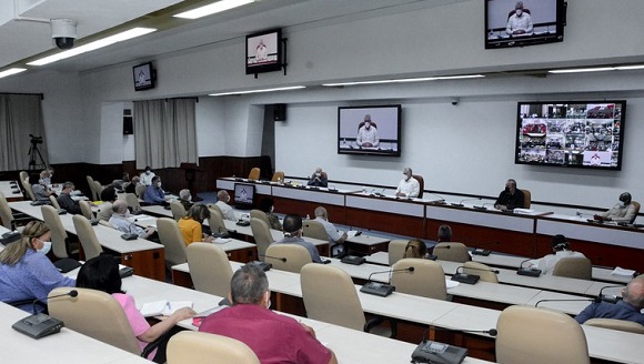 En el encuentro se aprobaron 63 medidas para potenciar la producción de alimentos, de las cuales 30 se consideran con prioridad y algunas de carácter inmediato. Foto: Estudios Revolución.