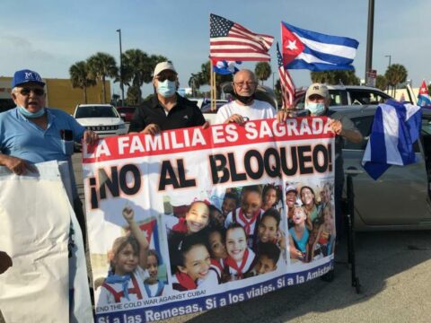 No al bloqueo, caravana tunera contra criminal política económica y financiera del gobierno de los Estados Unidos contra Cu