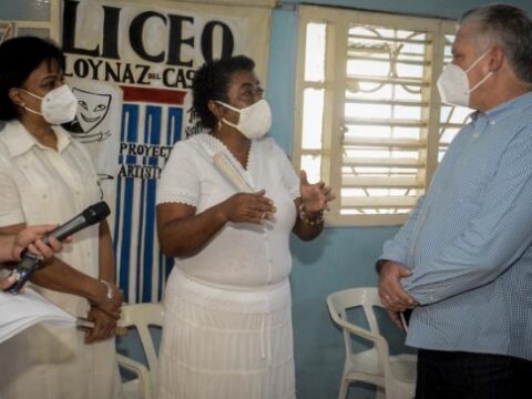 Primer Secretario del Comité Central del Partido y Presidente de la República, Miguel Díaz-Canel visitó este jueves el proyecto comunitario Red Barrial Afrodescendiente